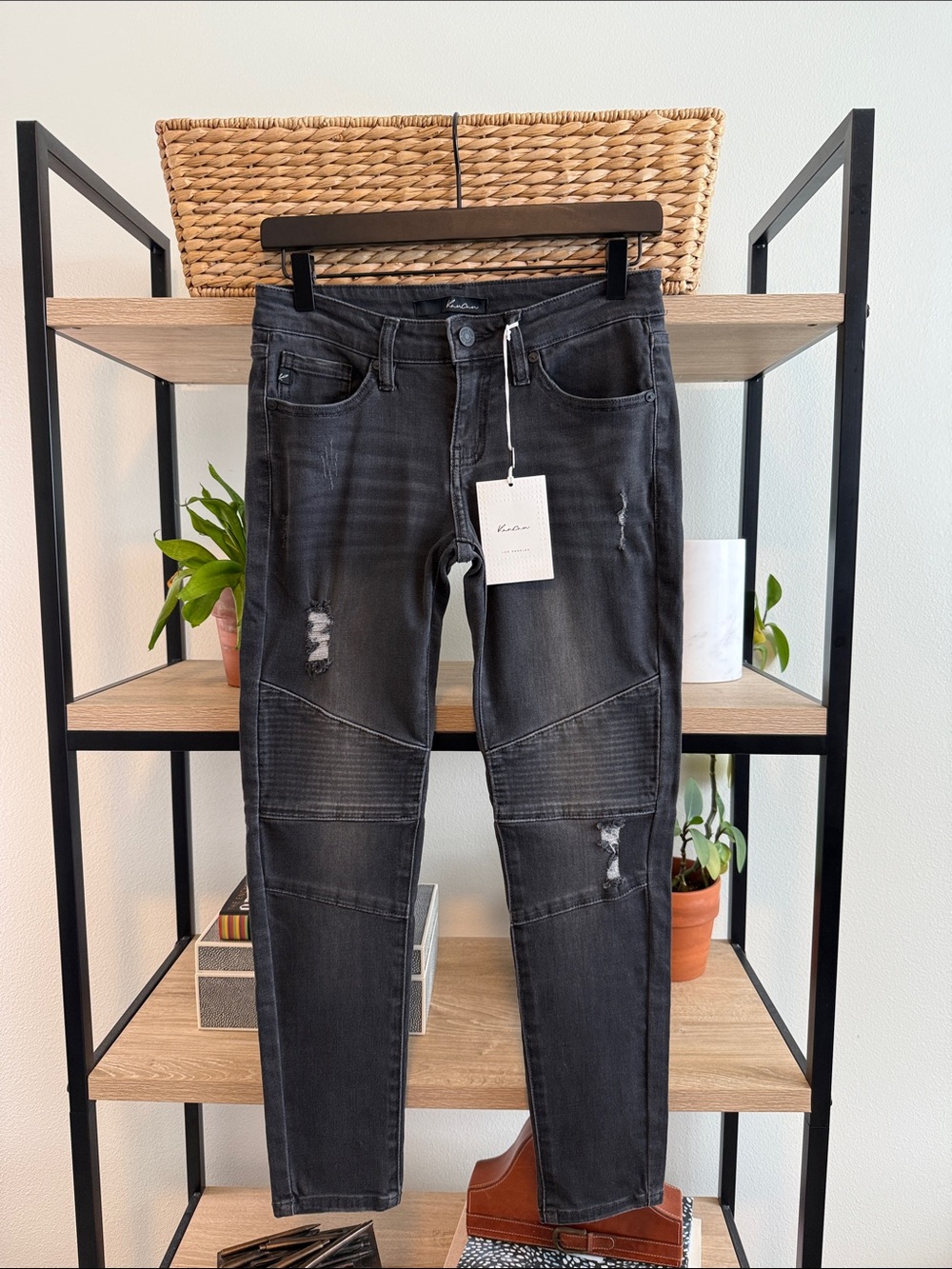 NWT KanCan Mid-Rise Skinny Pintuck Knee Ankle Jean, 26